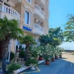 Family Paros 3*