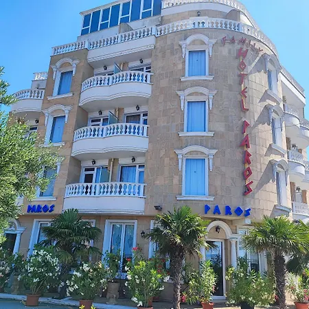 ホテル Family Paros ポモリエ