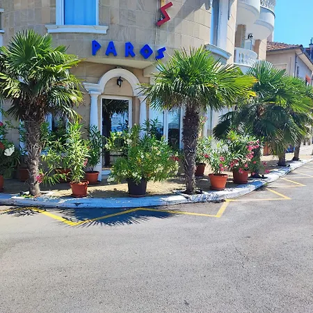 Family Paros 3* ポモリエ