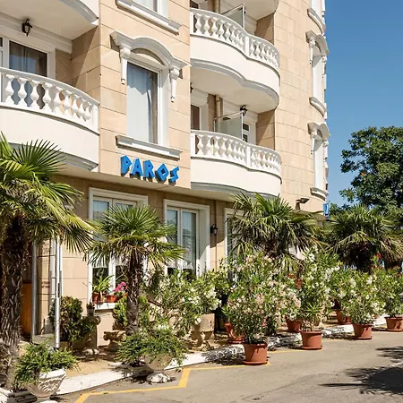 Family Paros ポモリエ