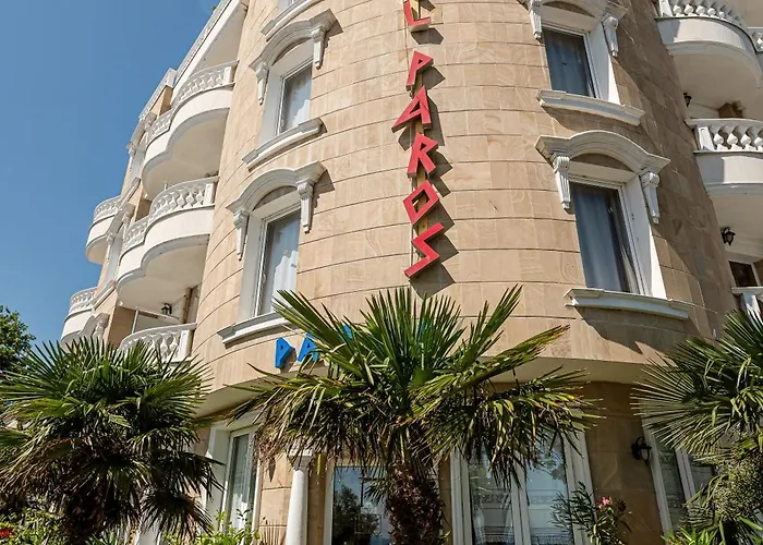 Family Paros ポモリエ