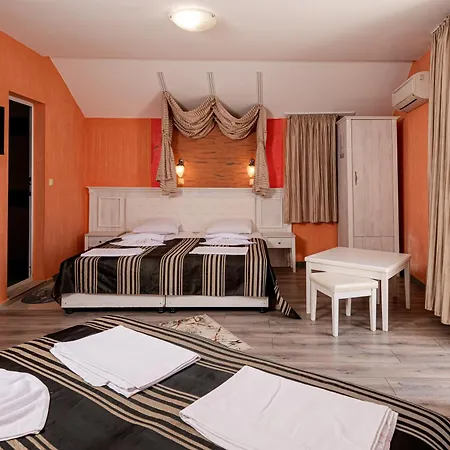 Family Paros Hotel 3*