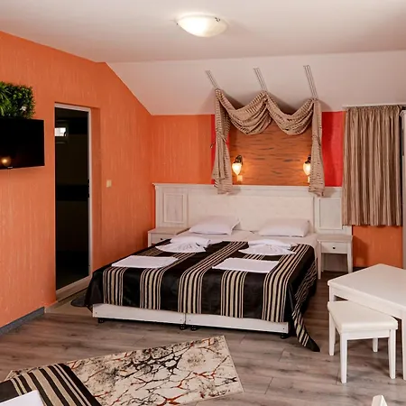 Family Paros Hotel 3*